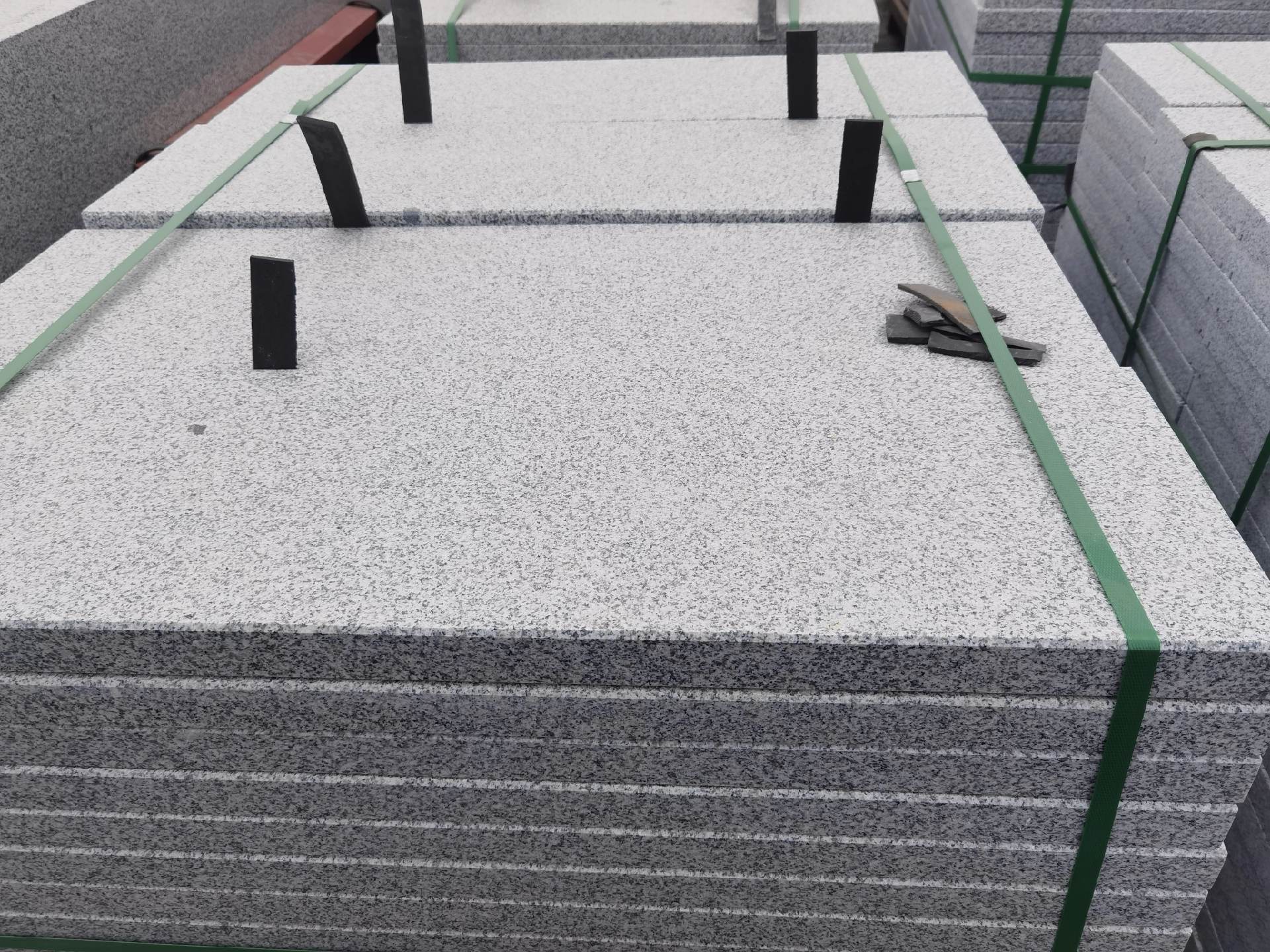 白色大理石外墻貼面材料與芝麻白石材價格對比分析(圖4)